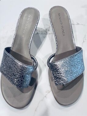Donald J. Pliner Vimm taupe metallic slides size 9